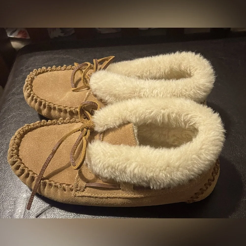Minnetonka girls moccasin 4 brown leather
